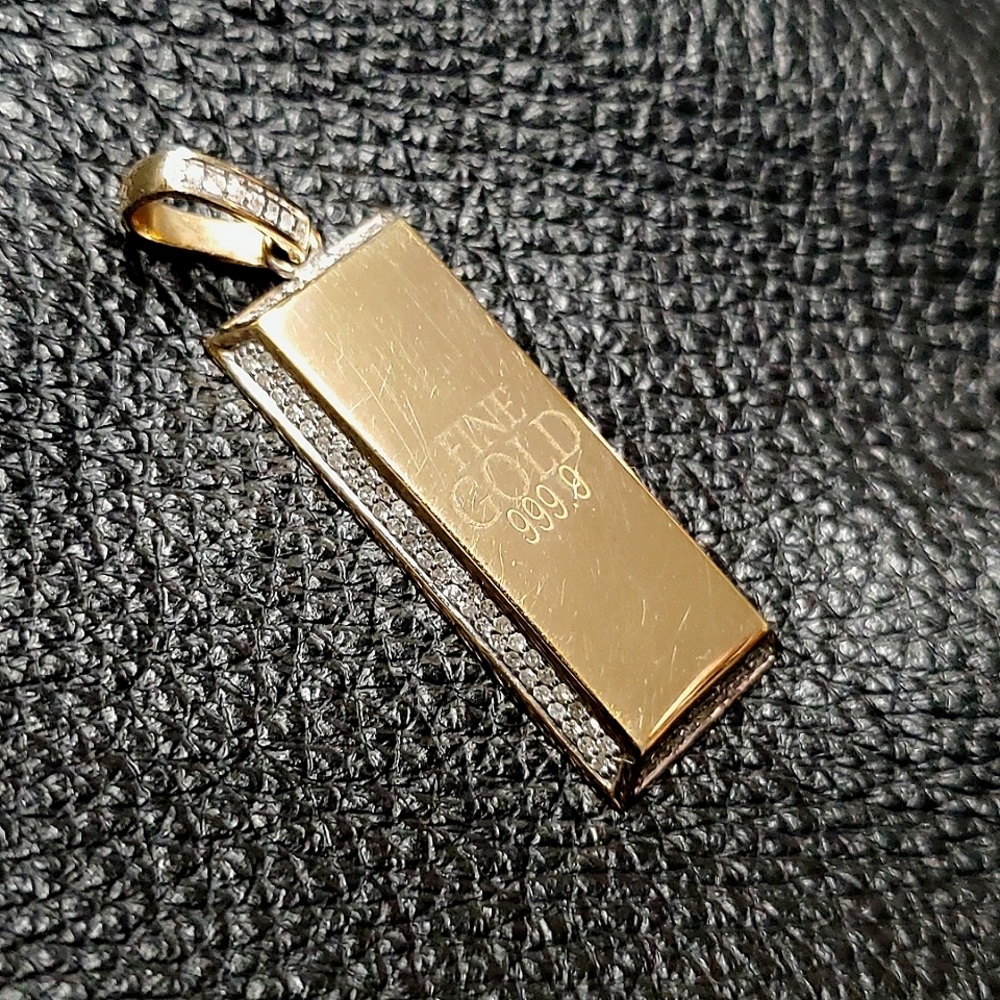 10k Gold Bar pendent with diamonds surround